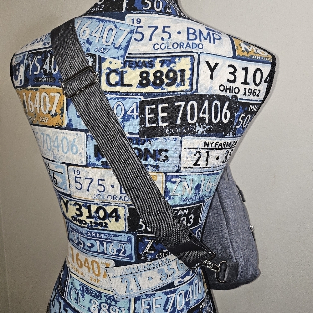 NEW Victoria Tourist Sling Bag Convertible - Picture 2 of 6